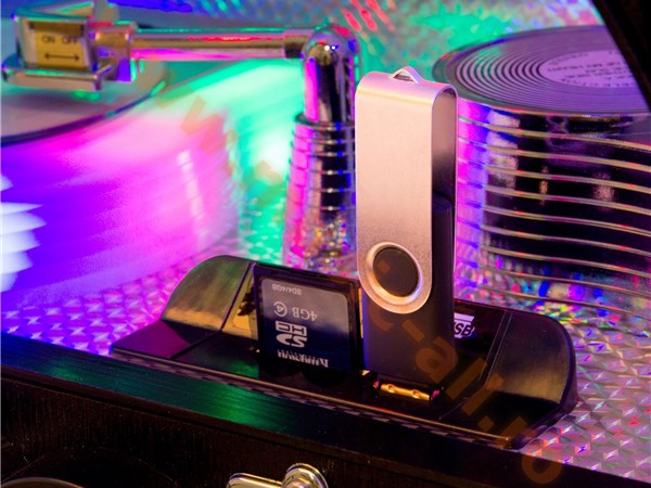 Lacoon GoldenAge 40er/50er Jahre Jukebox mit CD, USB, MP3 Player, Radio und Bluetooth